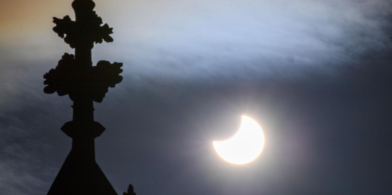 Seltenes Himmels-Spektakel: Livestream zur Sonnenfinsternis über Europa - Bester Blick ohne Brille