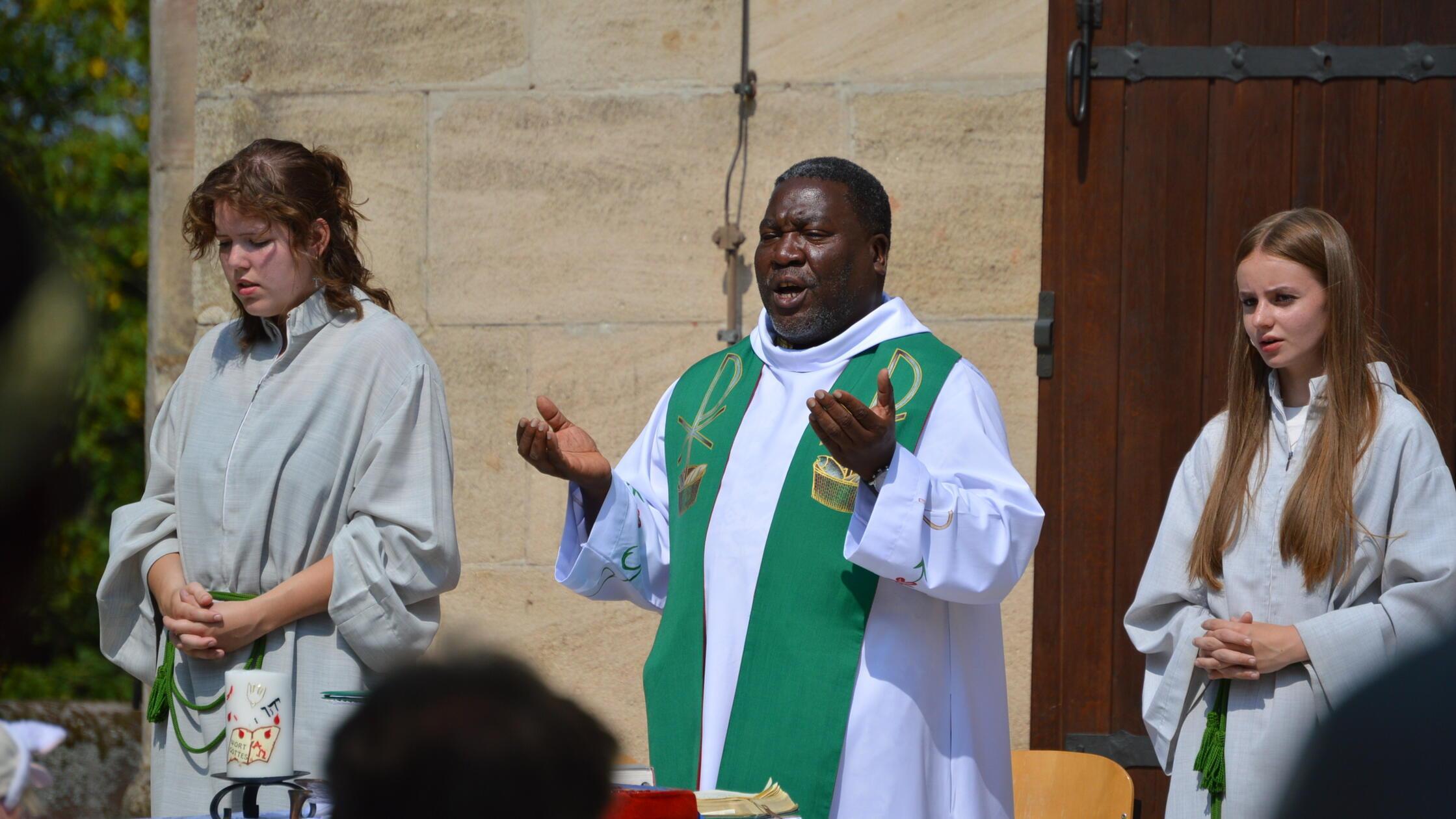 Open Air Gottesdienst: Afrika-Fest und Aufruf zur Kartonspende in Pyrbaum