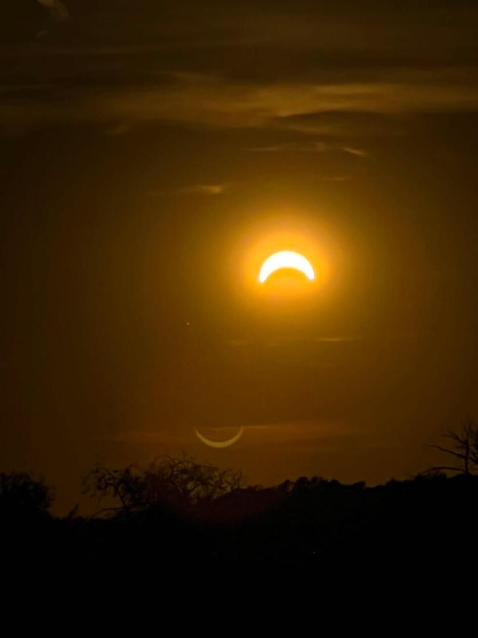 "Super schöner und einzigartiger Abend" schreibt @emilnimmersatt auf Instagram zu seinen Bildern der Sonnenfinsternis.