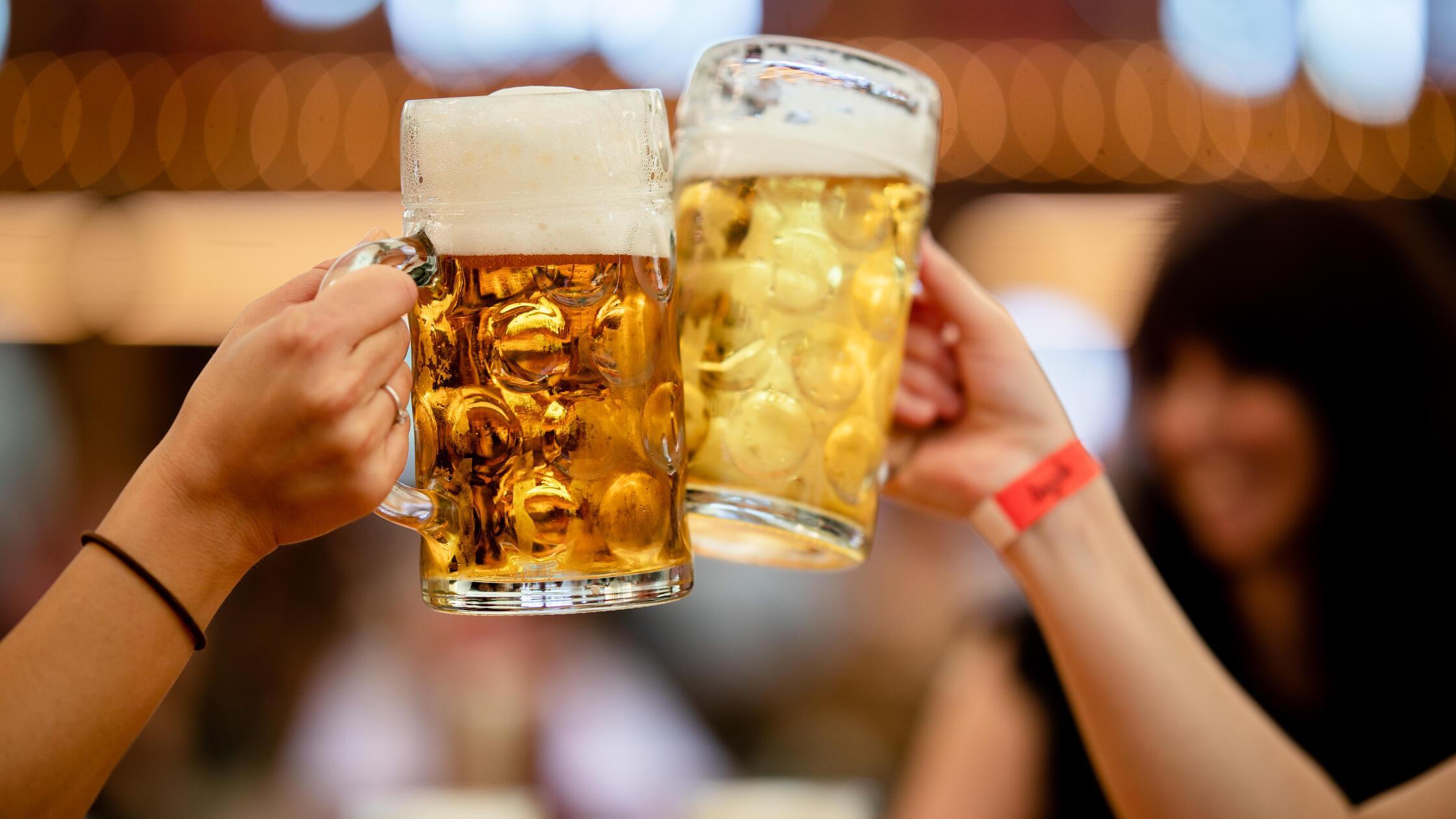 19.04.2025, Baden-Württemberg, Stuttgart: Besucher