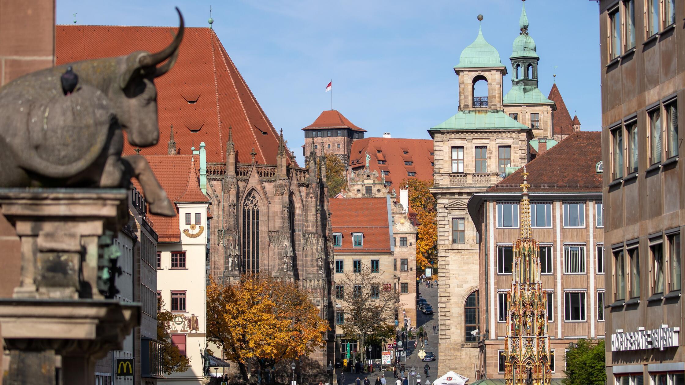 ARCHIV - 25.10.2020, Bayern, Nürnberg: Die Straße 
