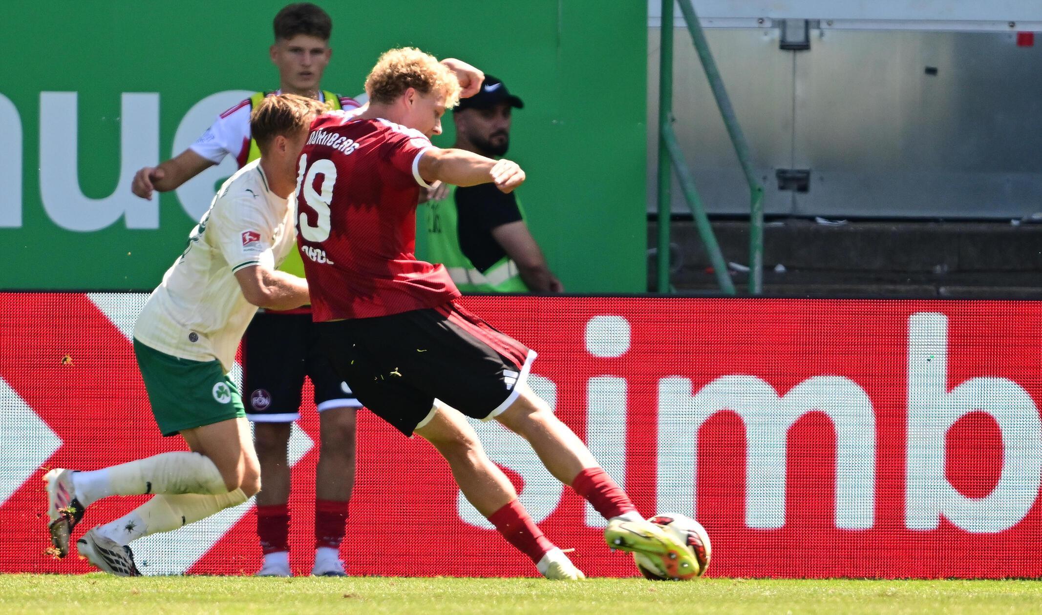 Nach Justvan markierte kurz darauf auch Scobel seinen zweiten Treffer. Im Anschluss an eine Ecke traf der Angreifer per Flachschuss zum 4:2 (74.).