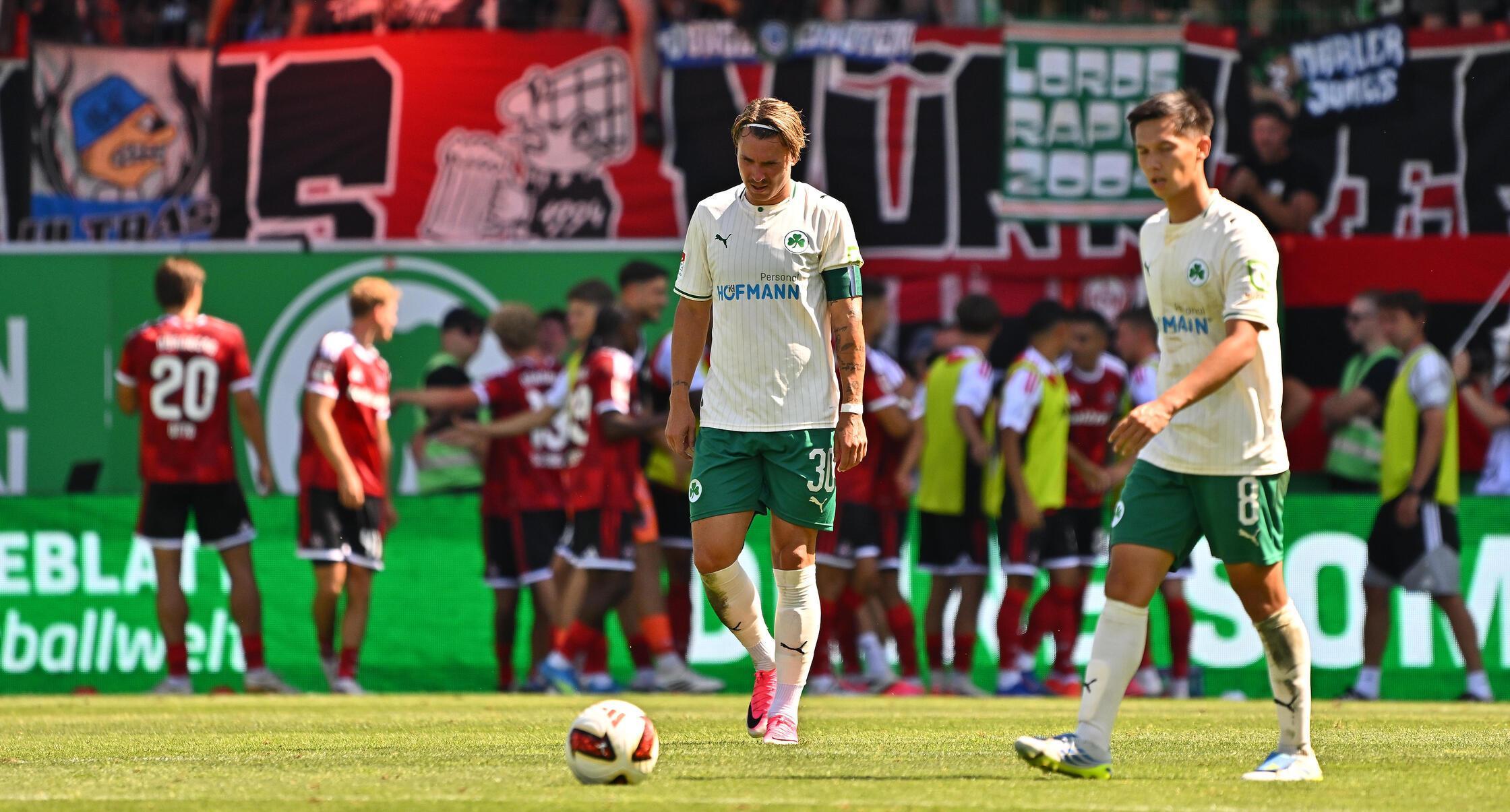 Letztlich fuhr der FCN den viel umjubelten Derbysieg ein, der die Klose-Elf für den Moment auf Tabellenplatz eins hievt.