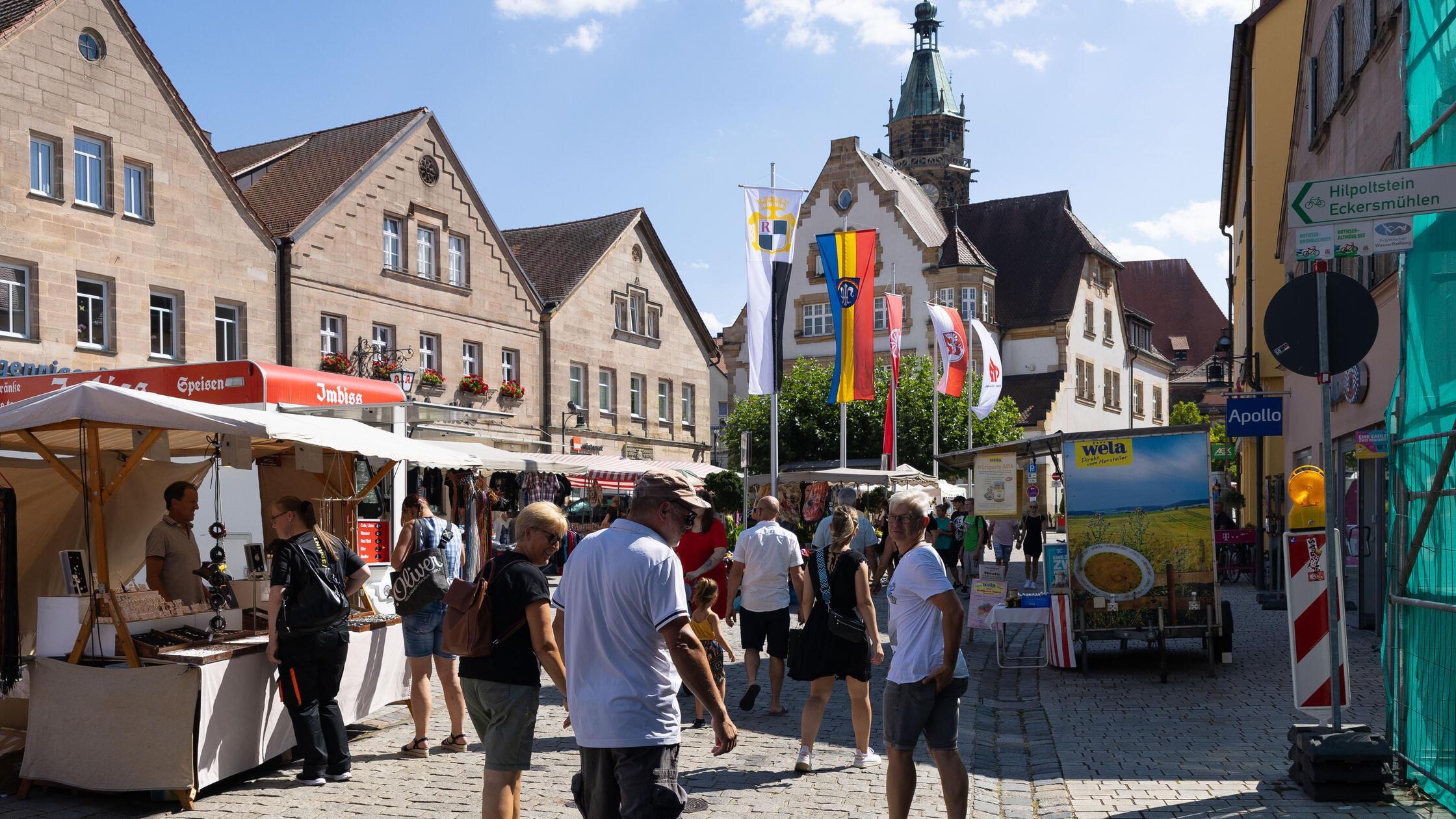 Die Sonntagsmärkte in Roth ziehen traditionell vie
