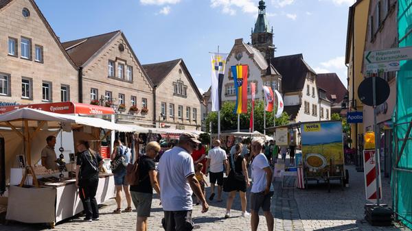 Die Sonntagsmärkte in Roth ziehen traditionell vie