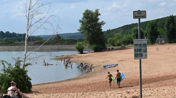 Die aktuellen Messwerte des Hochwasser-Informationsdienstes Bayern zeigen die angespannte Situation: Am 16. August lag das Wasserstands-Tagesmittel bei 405,76 Metern über Normalnull. Die Situation wird als „niedrig“ eingestuft.