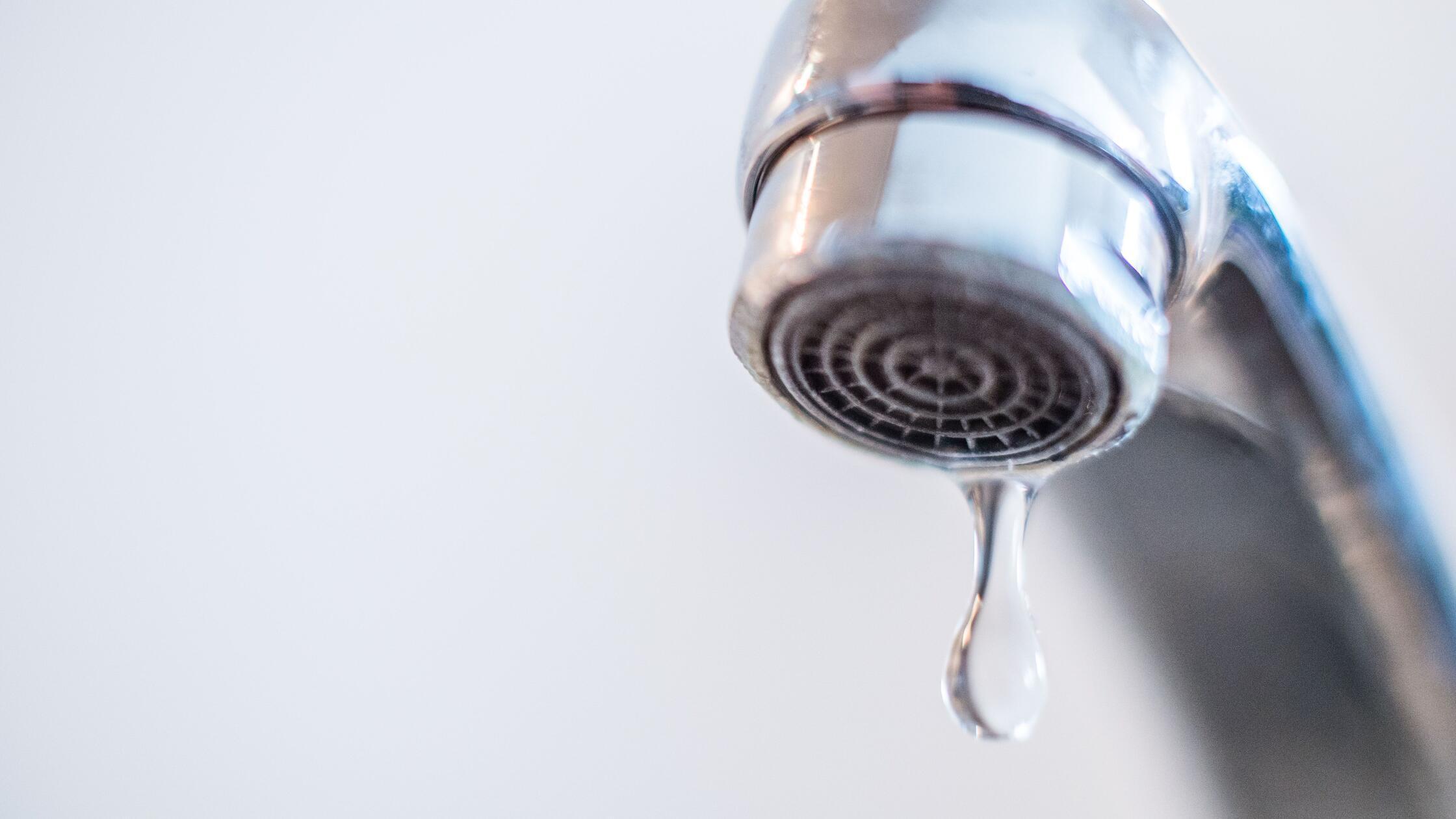ARCHIV - 27.03.2018, Bayern, München: Wasser läuft