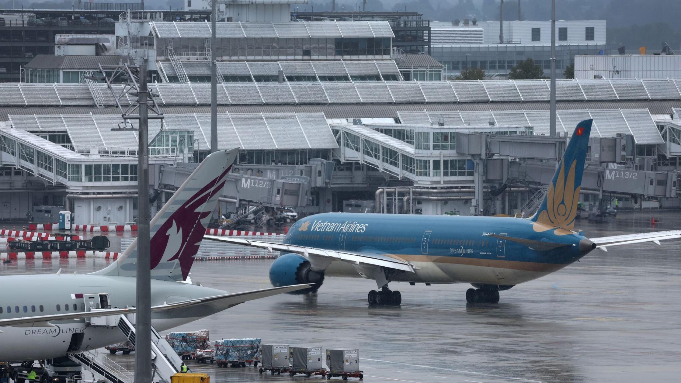 Ein Boeing-Dreamliner der Vietnam Airlines startet