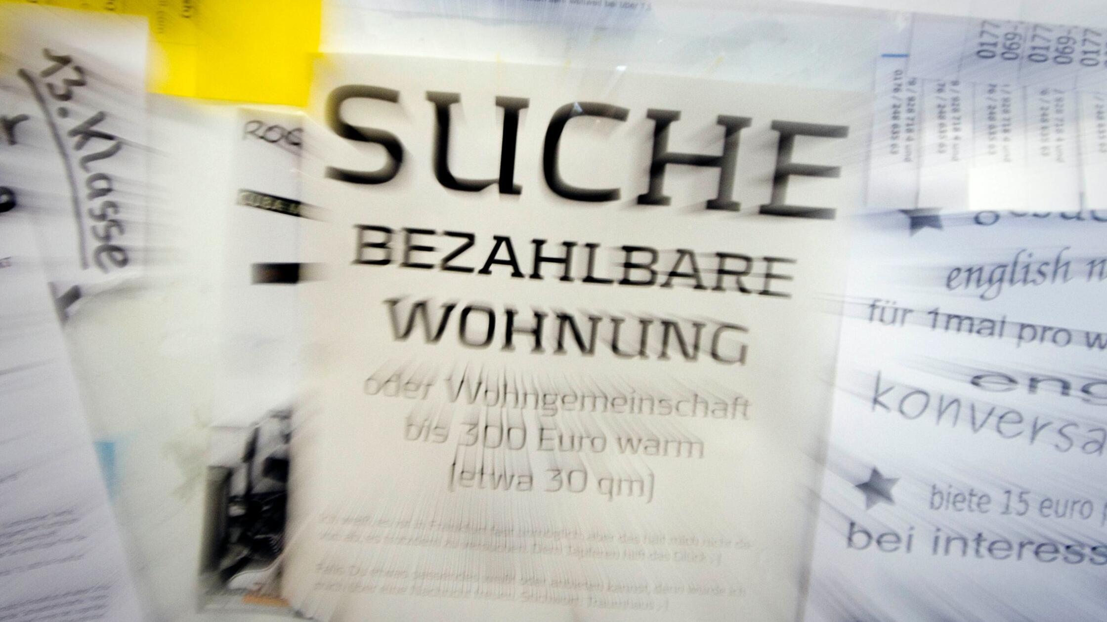 ILLUSTRATION - Eine Suchanzeige für eine «bezahlba