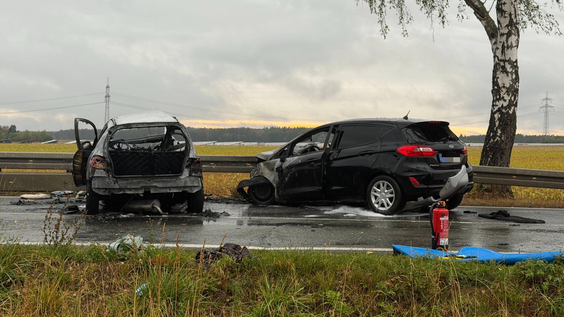 Schwerer Verkehrsunfall bei Cadolzburg: Mutter und Kind sterben bei Frontalkollision