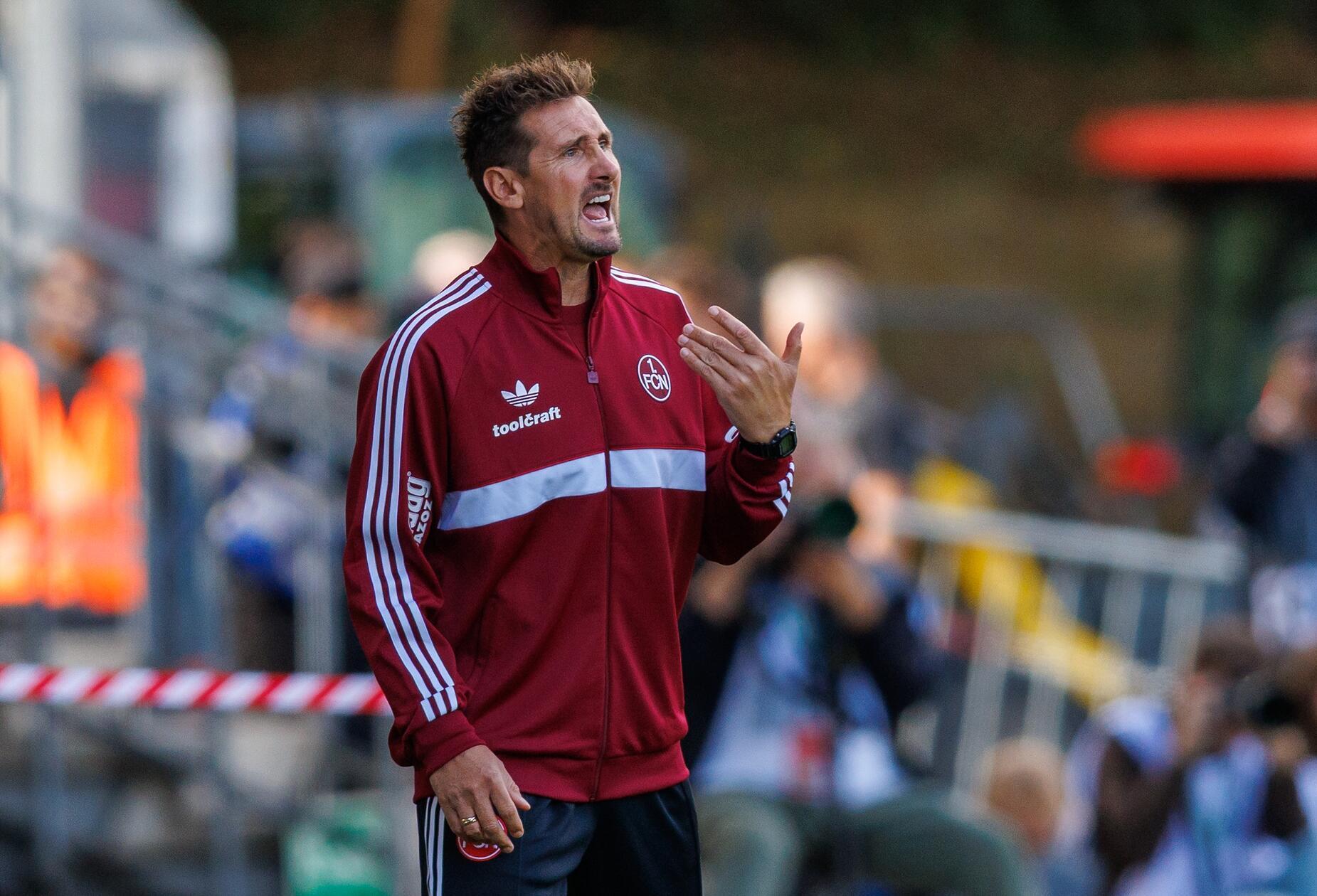 Cheftrainer Klose ließ seine Mannschaft zunächst unverändert, doch der FCN agierte nun druckvoller.