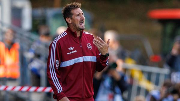 Cheftrainer Klose ließ seine Mannschaft zunächst unverändert, doch der FCN agierte nun druckvoller.