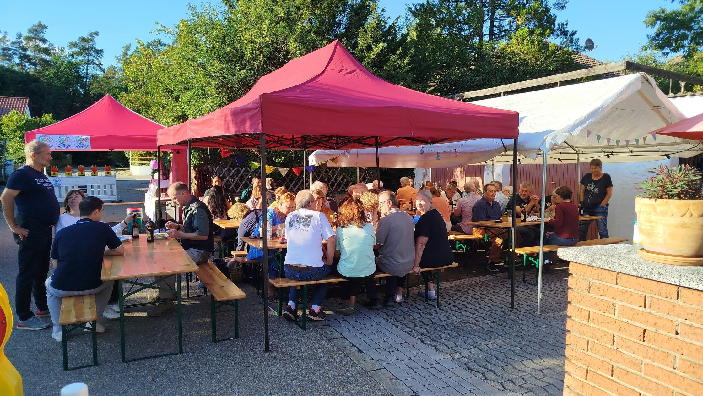 Street festival in Röthenbach: Altdorf asylum support group celebrates ...