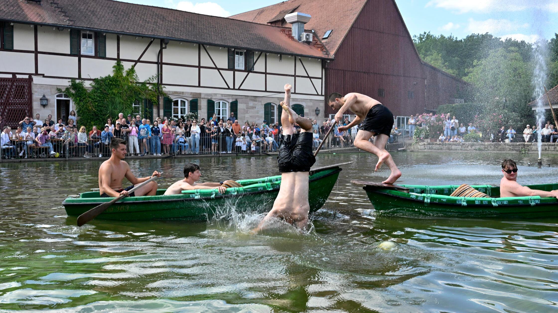 Erlangen:  Traditionell findet während der Karpfen