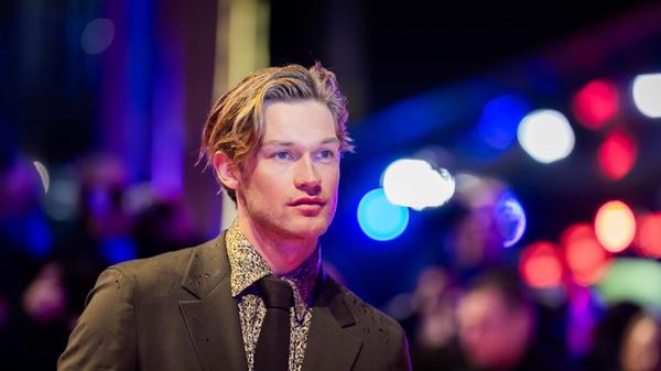 Damian Hardung, Schauspieler, steht am Eröffnungsa