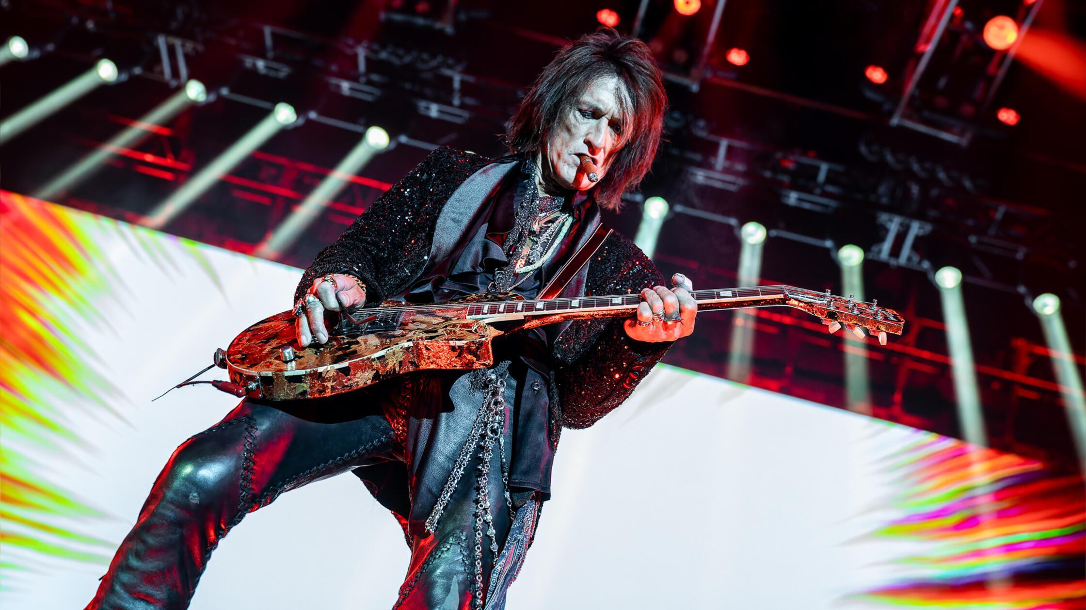 Die Formation speist sich aus Legenden: Rock-Ikone Alice Cooper (Gesang, Mundharmonika, Rhythmusgitarre), Hollywood-Star Johnny Depp (Gitarre, Gesang) und Joe Perry aus der Band Aerosmith (Gitarre, Gesang) sowie Rockmusiker Thommy Henriksen (Gitarre, Keyboard, Gesang) bilden die Band. 