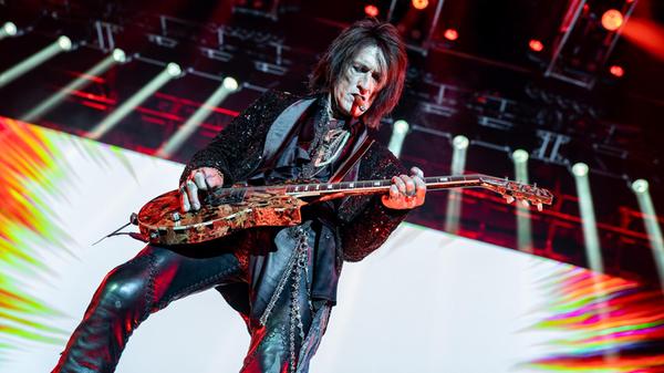 Die Formation speist sich aus Legenden: Rock-Ikone Alice Cooper (Gesang, Mundharmonika, Rhythmusgitarre), Hollywood-Star Johnny Depp (Gitarre, Gesang) und Joe Perry aus der Band Aerosmith (Gitarre, Gesang) sowie Rockmusiker Thommy Henriksen (Gitarre, Keyboard, Gesang) bilden die Band.