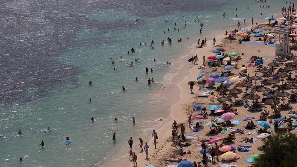 Doch für viele Urlauber hat der Aufenthalt im Ausland die frühere Funktion der Selbstvergewisserung eingebüßt.