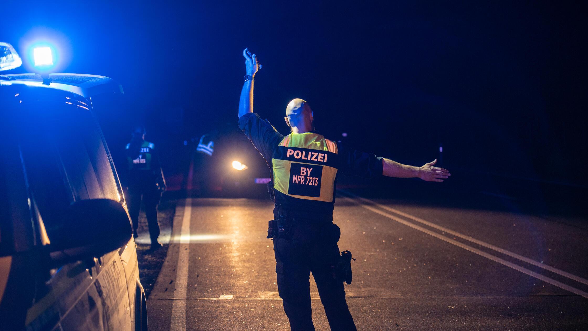 AbschiebehÃ¤ftling flÃ¼chtet bei Transporfahrt - G