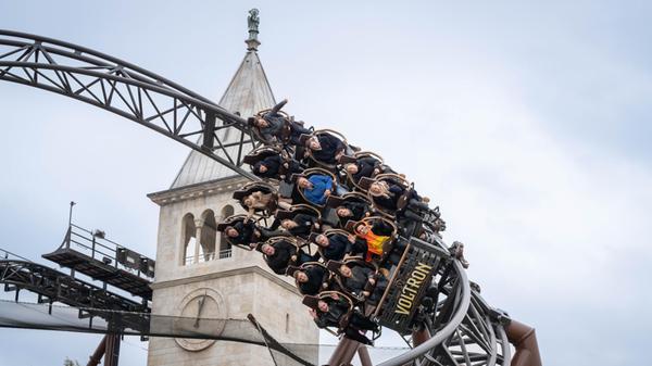 Achterbahn "Voltron Nevera"