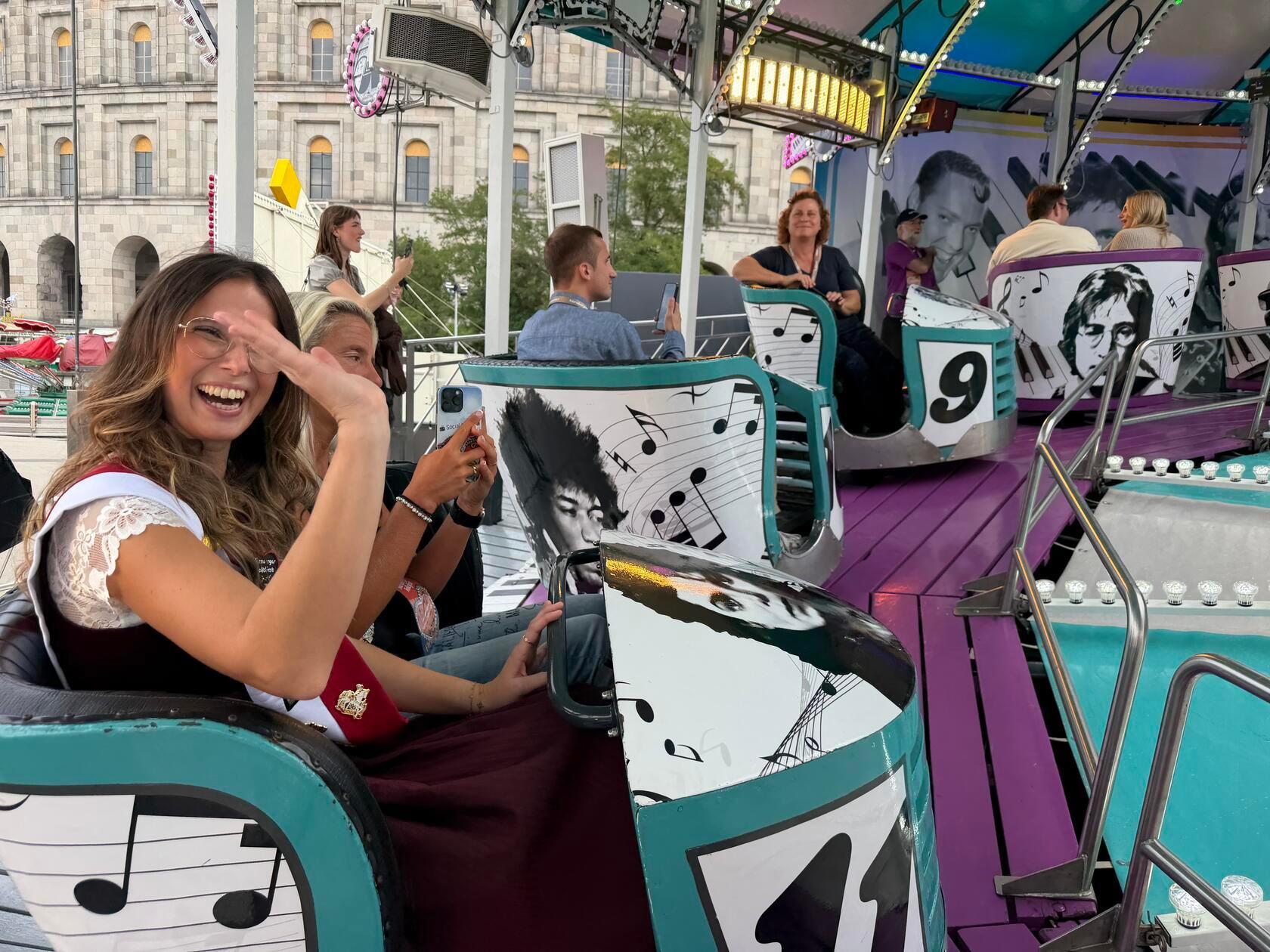 Derzeit verwandelt sich der Volksfestplatz am Dutz