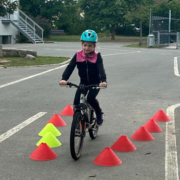 Neue Fahrräder konnte die Grundschule Büchenbach d