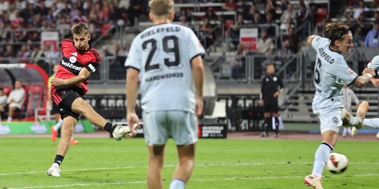 Markhiev trifft doppelt: Effizienter FCN schießt Bielefeld mit 4:1 ab - Club wieder Tabellenführer