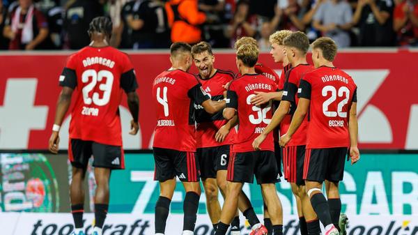 Vorne effizient, hinten Keeper Reichert: Das Erfolgsrezept der Vorwochen brachte den FCN auch gegen Bielefeld auf Kurs. Mit 3:0 ging es in die Kabinen.