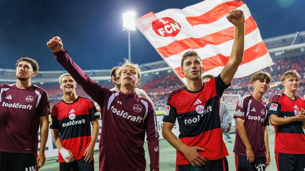 An den klaren Verhältnissen änderte der Gegentreffer jedoch nichts mehr Grundlegendes. So fuhr der Club im dritten Spiel den dritten Dreier ein, schob sich zurück an die Tabellenspitze - und durfte im Anschluss feiern.