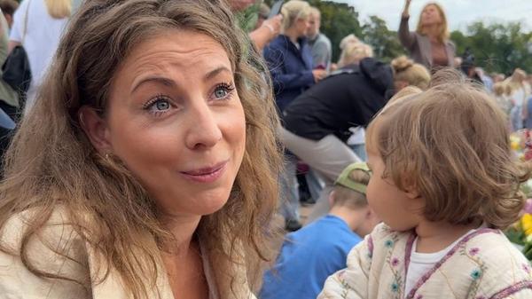 Ingeborg Skomedal Torvanger ist mit ihrer Tochter