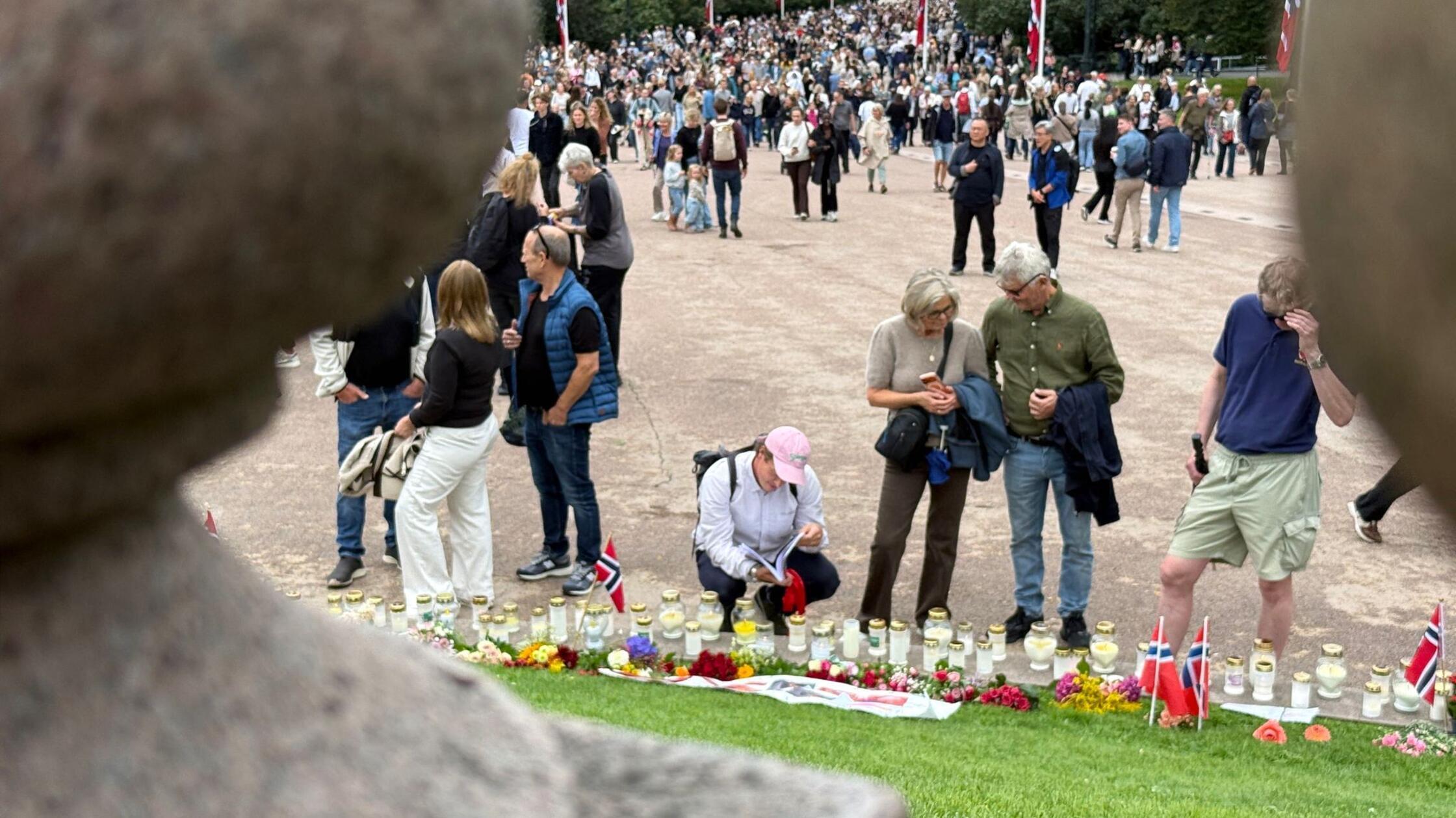 Menschen trauern nach dem Tod von Norwegens König 