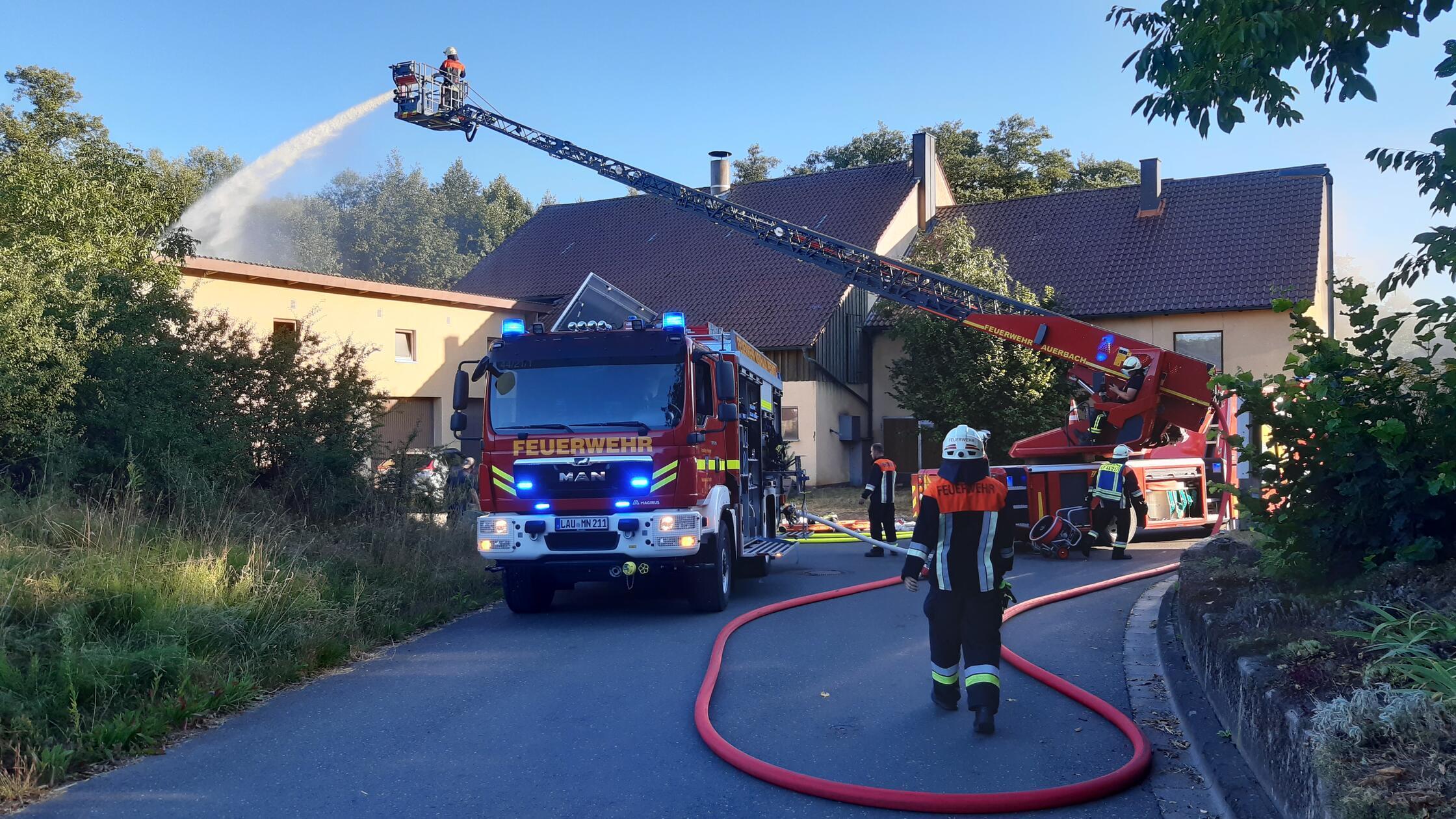 Drehleiter, Atemschutz, Menschenrettung: Große Feuerwehrübung in ...