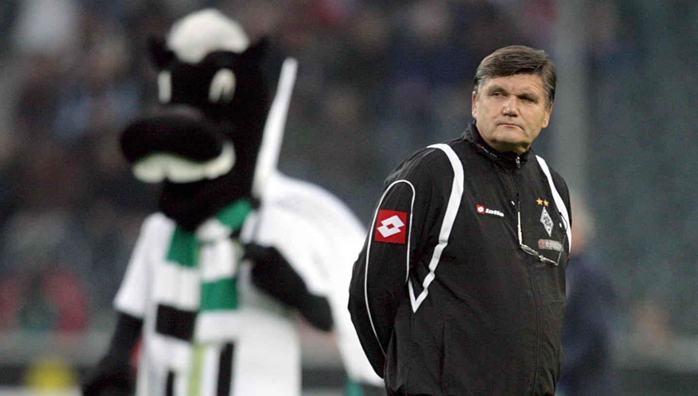 „Ich habe eine besondere Beziehung zu Borussia“: Hans Meyer und Maskottchen Jünter erwarten am Samstag den Club.
„Ich habe eine besondere Beziehung zu Borussia“: Hans Meyer und Maskottchen Jünter erwarten am Samstag den Club.