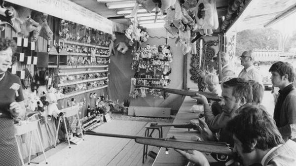 1973 war die Schießbude eine der Attraktionen auf dem Volksfest.