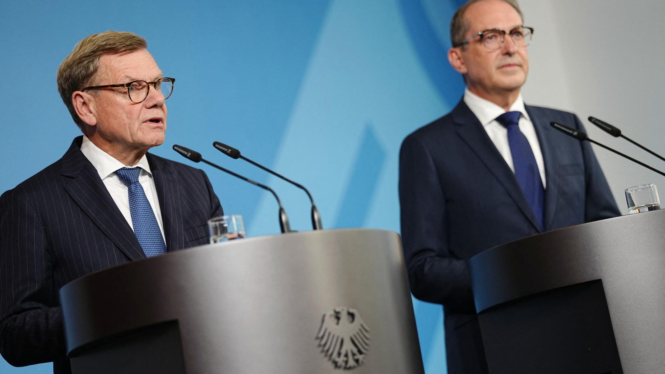Johann Wadephul (l, CDU), Bundesaußenminister, und