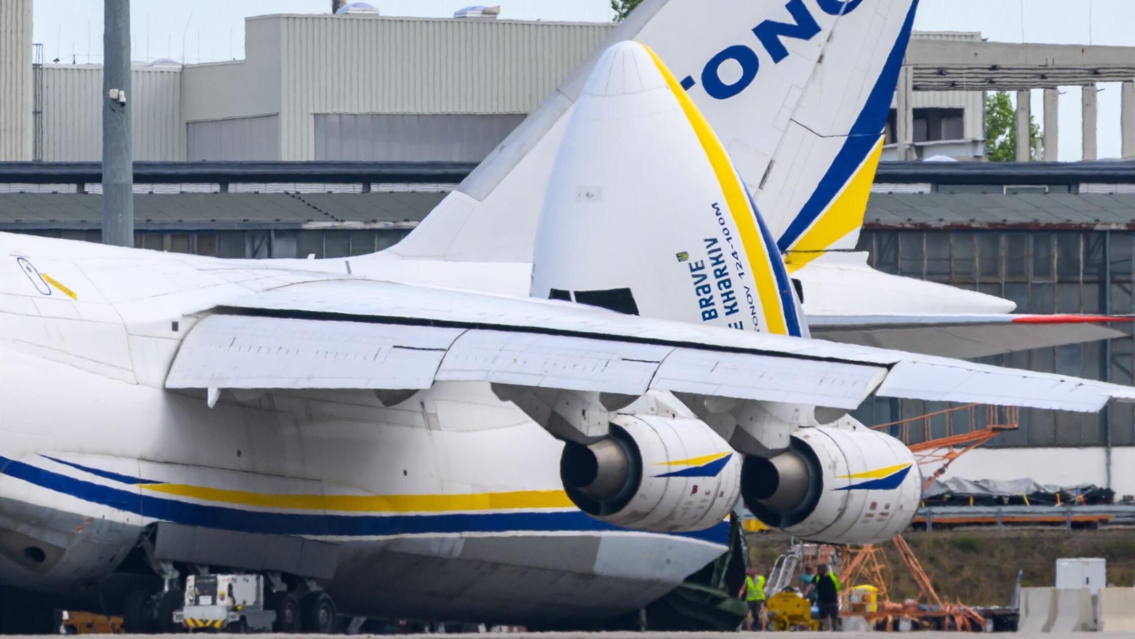 Ukrainische Antonov werden am Flughafen Leipzig/Ha