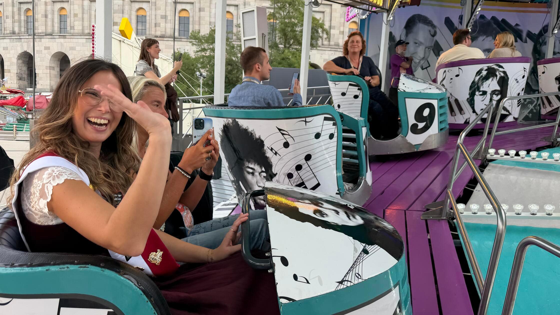 Derzeit verwandelt sich der Volksfestplatz am Dutz