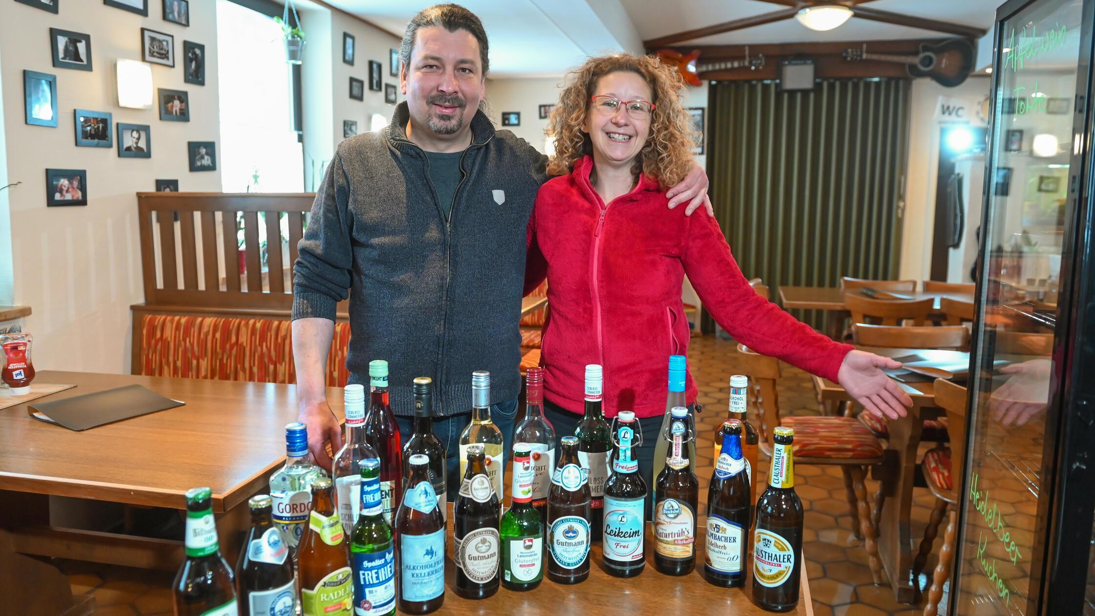 MOTIV: AlkoholfreierGasthof
Wirt Vladi und   /  W