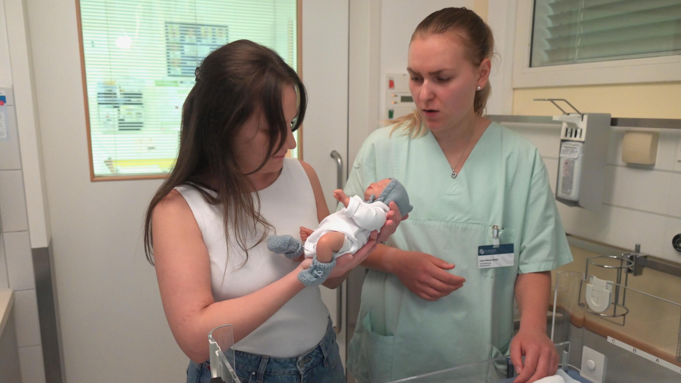 Frühgeborenenpuppe am Klinikum Nürnberg
