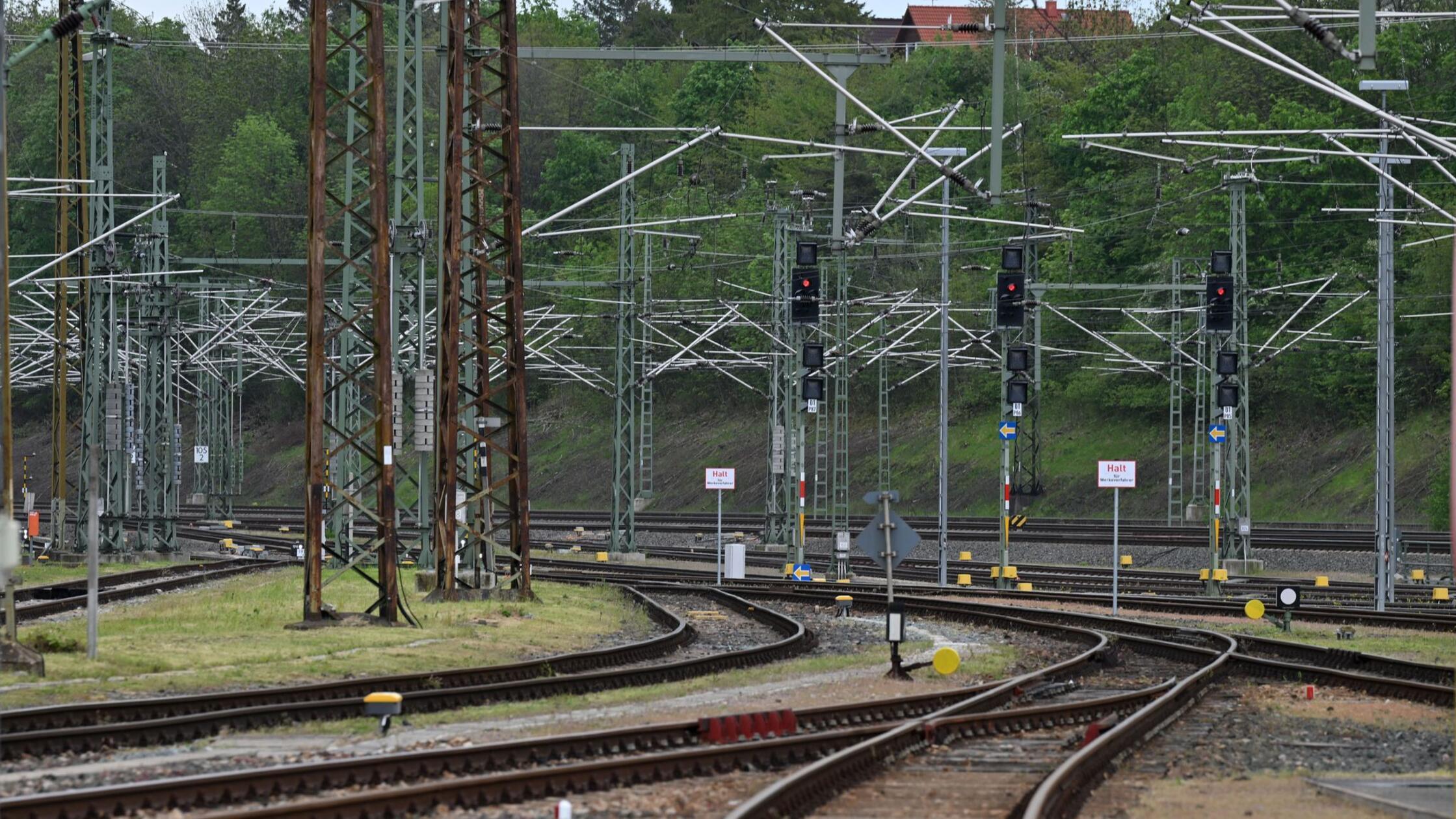 Leere Gleise an einem DB Regio-Werk (zu dpa: «Baua