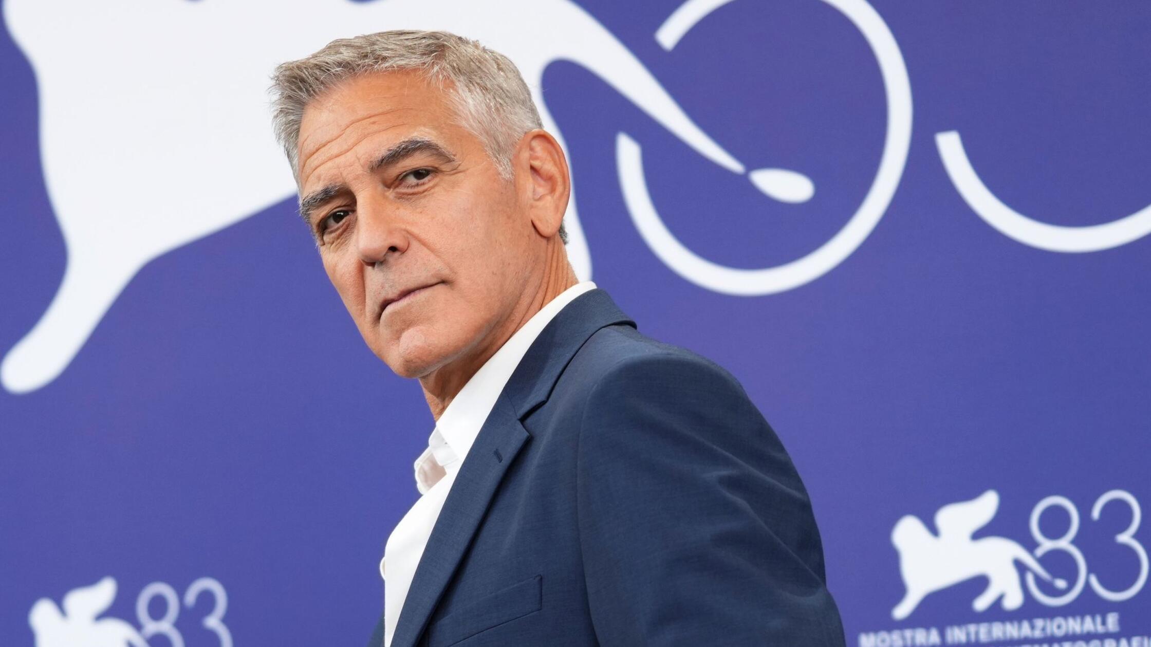 George Clooney posiert in Venedig, Italien, währen