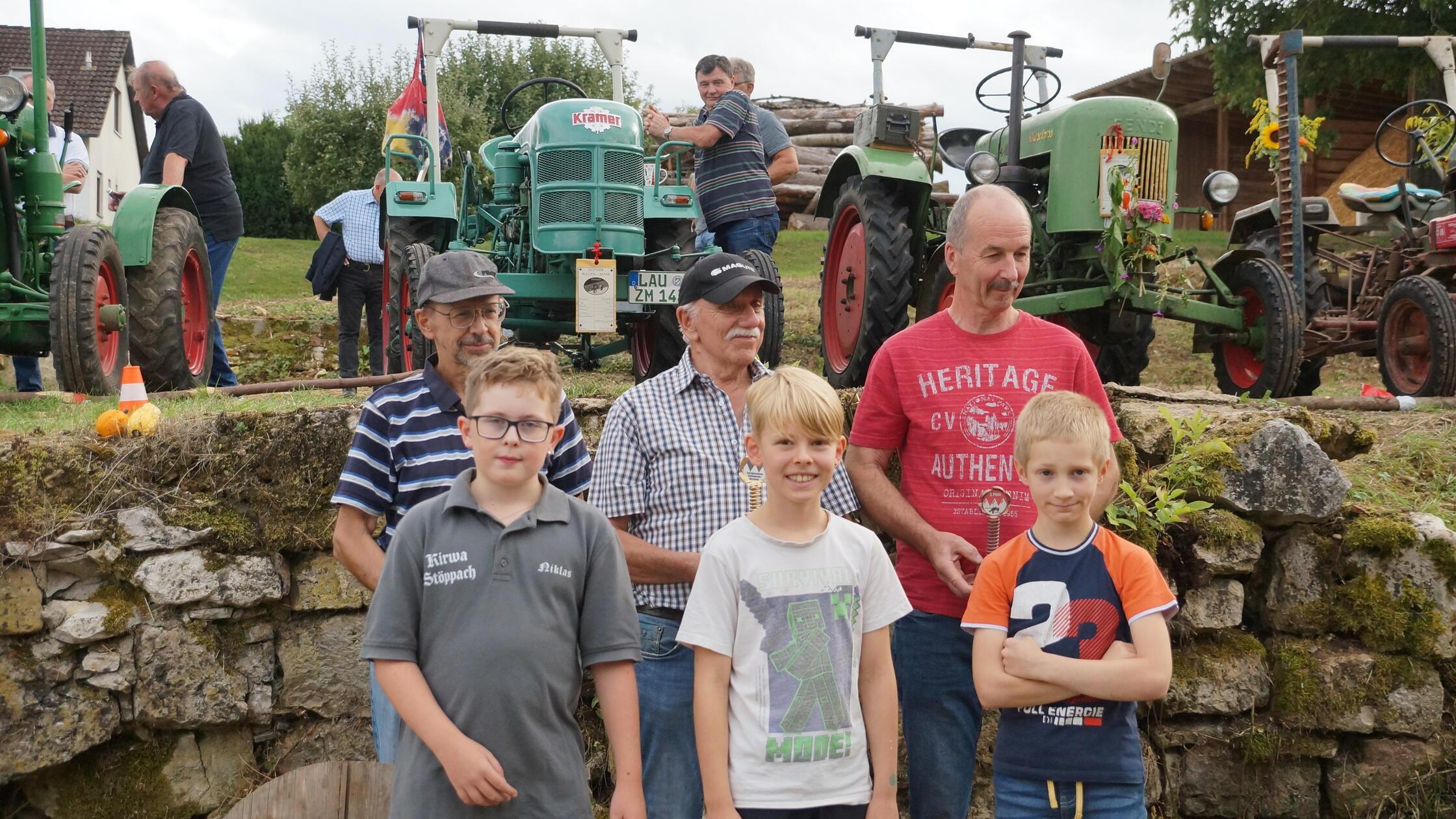 Wer gewinnt in Stöppach? Kinder auf Tretbulldogs oder Oldtimer-Schlepper?