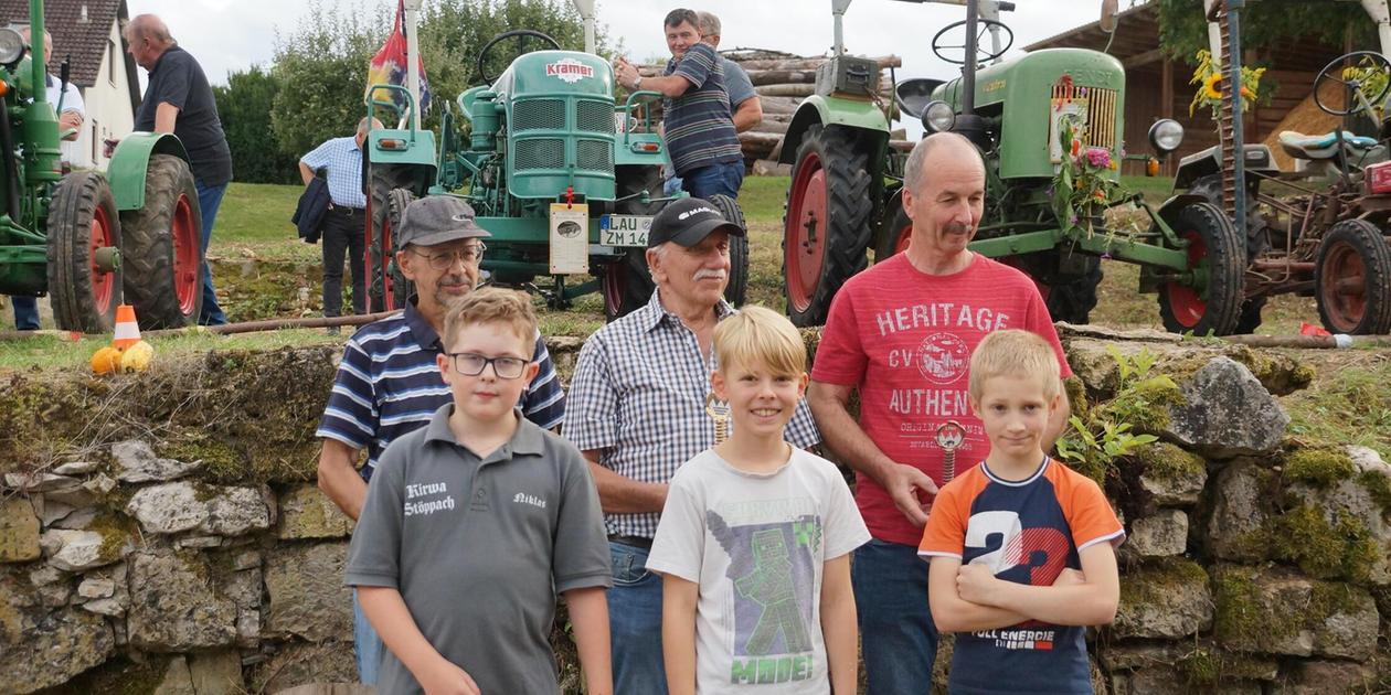 Wer gewinnt in Stöppach? Kinder auf Tretbulldogs oder Oldtimer-Schlepper?