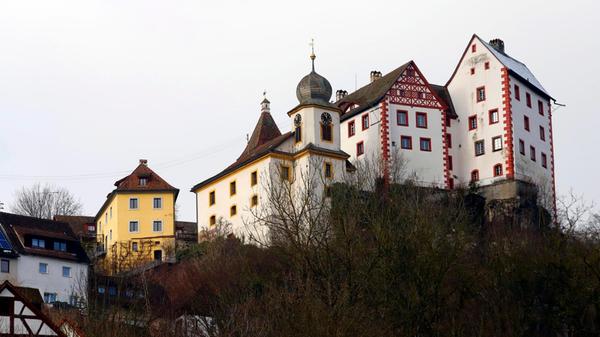 Egloffstein: Markt im Landkreis Forchheim; 2049 Einwohner.