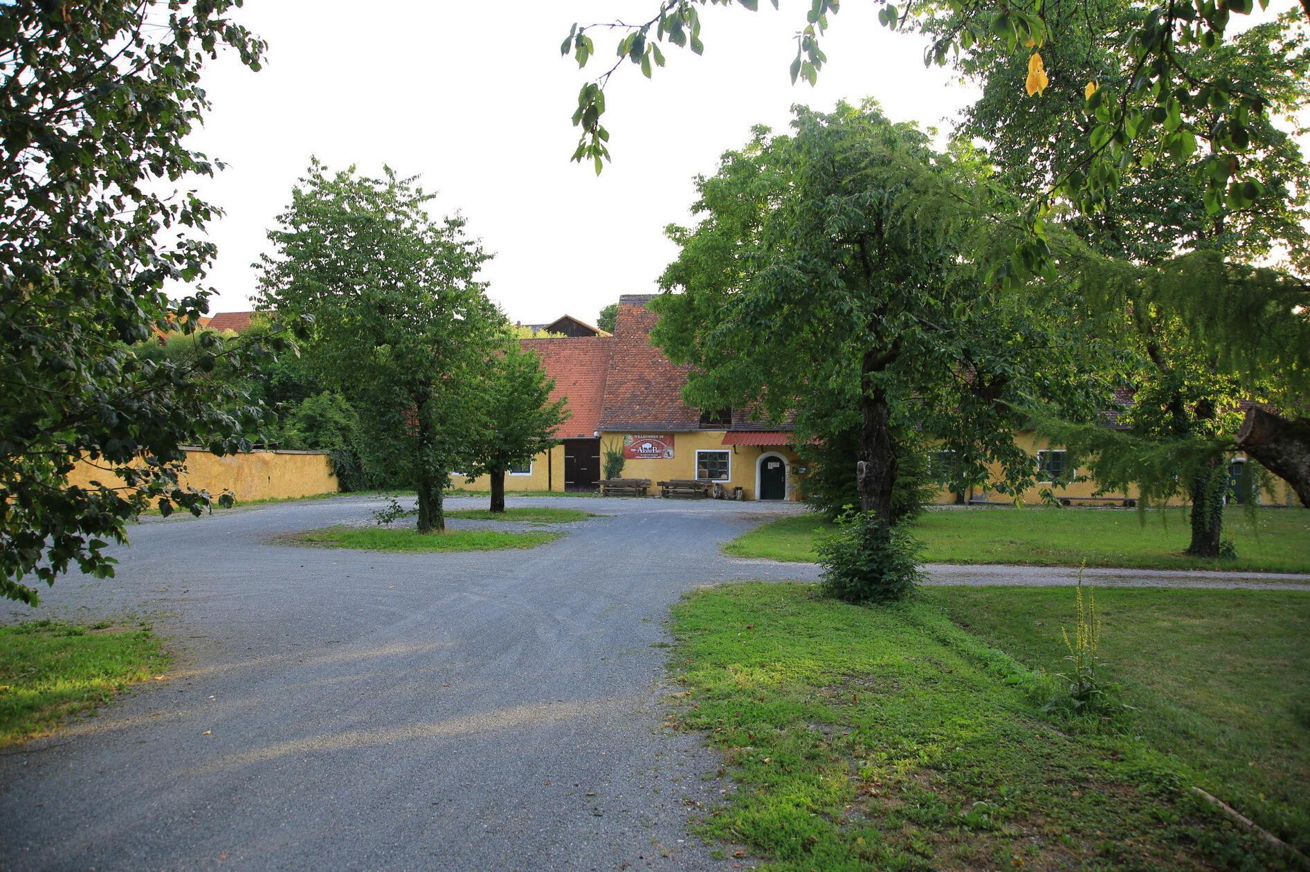 Hagenbach: Ortsteil des Marktes Pretzfeld; rund 270 Einwohner.