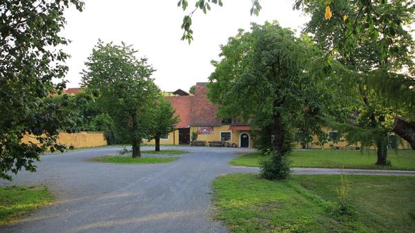 Hagenbach: Ortsteil des Marktes Pretzfeld; rund 270 Einwohner.