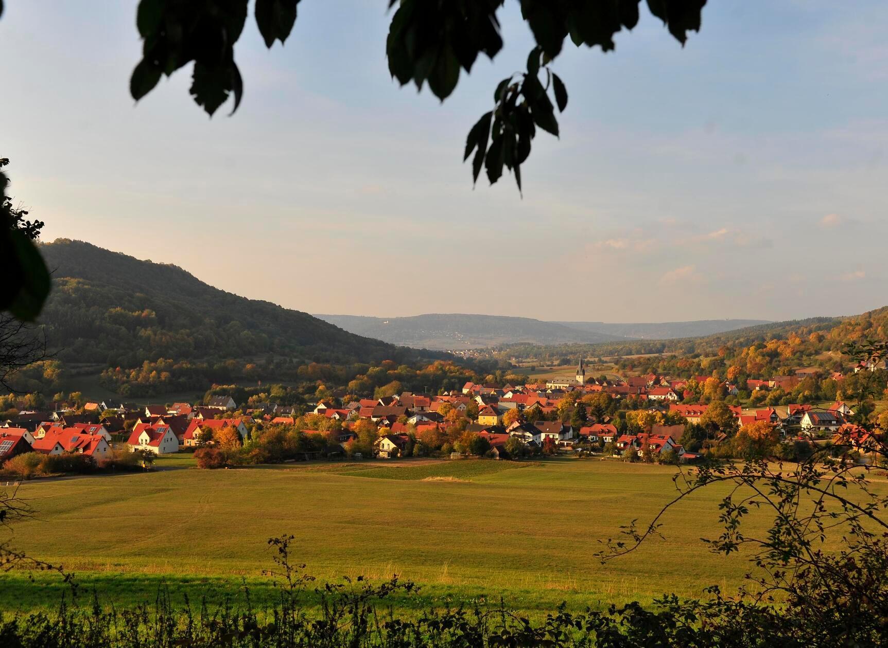 Leutenbach: Gemeinde im Landkreis Forchheim, 1660 Einwohner.