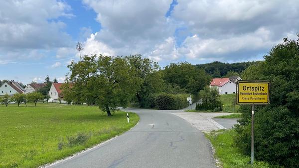 Ortspitz: Ortsteil der Gemeinde Leutenbach, Landkreis Forchheim; rund 100 Einwohner.