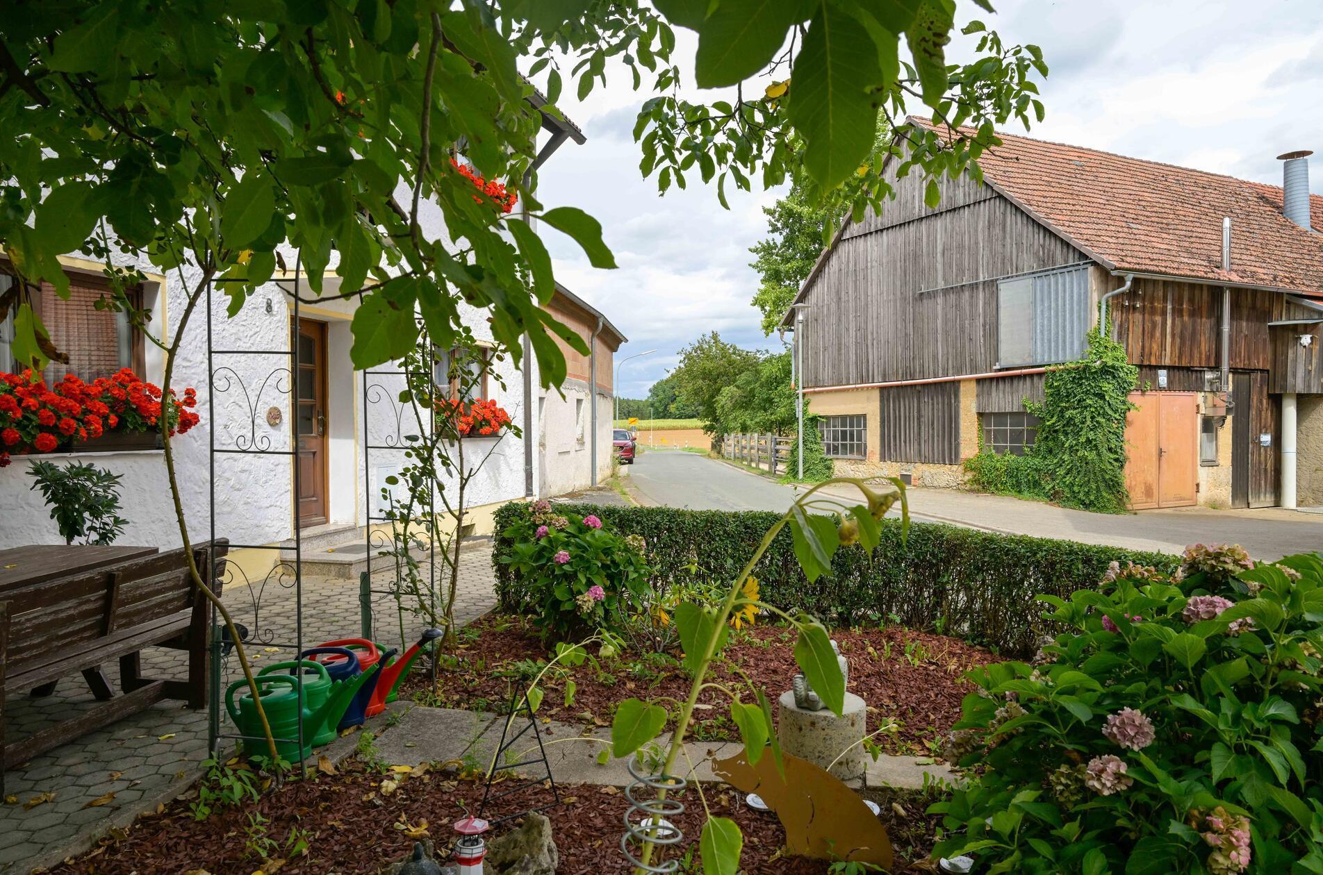 Heckenhof: Ortsteil von Aufseß, Landkreis Bayreuth; rund 50 Einwohner.