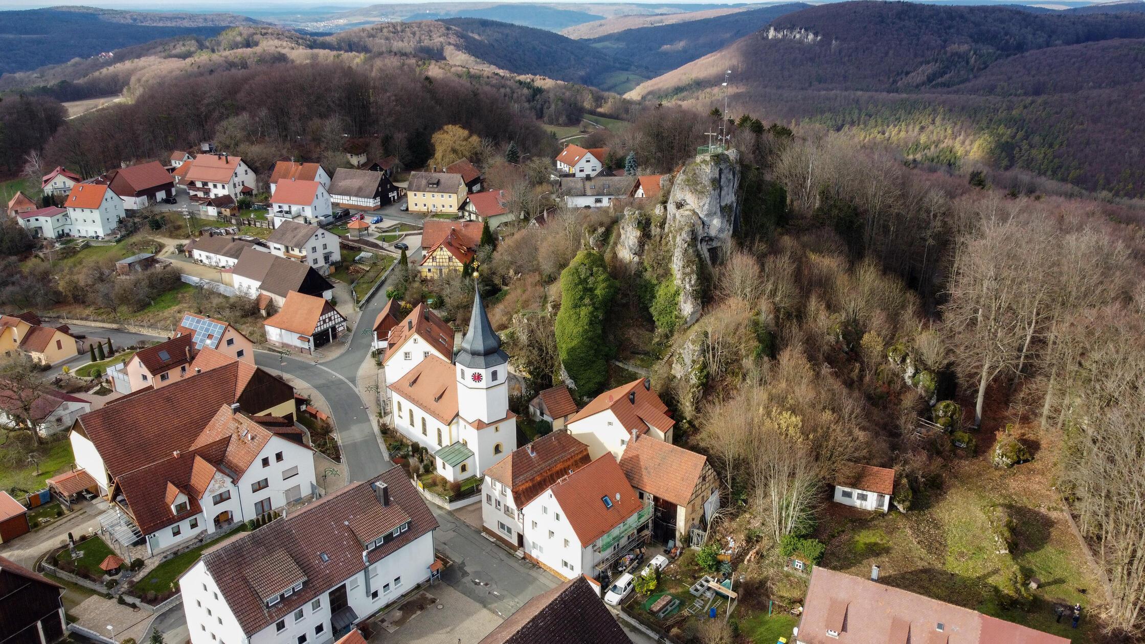Wichsenstein: Ortsteil des Marktes Gößweinstein, Landkreis Forchheim; 465 Einwohner.
